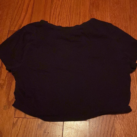 Black daisy Derek heart crop top - Picture 2 of 2